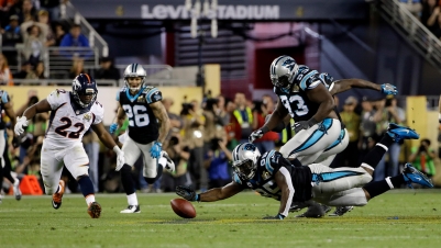 Broncos kämpfen Panthers nieder und holen sich den Super Bowl